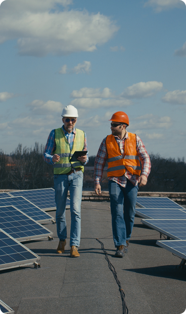 Mit mehr als 20 Jahren Erfahrung nehmen wir als Sachverständige, Gutachter und Bauingenieure Ihr Dach bis ins kleinste Detail unter die Lupe.