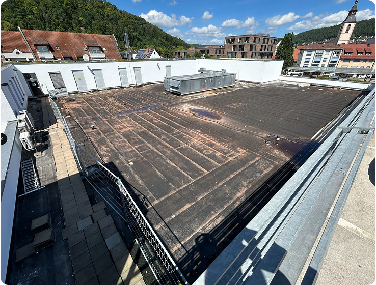 Hier finden Sie Beispiele für Flachdächer unserer Kunden vor und nach der Inspektion von IB-RIEF.