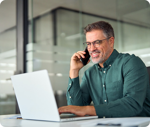 Vor der Inspektion Ihres Flachdachs besprechen wir Größe, Material und Alter des Flachdachs.