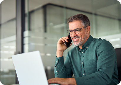 Vor der Inspektion Ihres Flachdachs besprechen wir Größe, Material und Alter des Flachdachs.